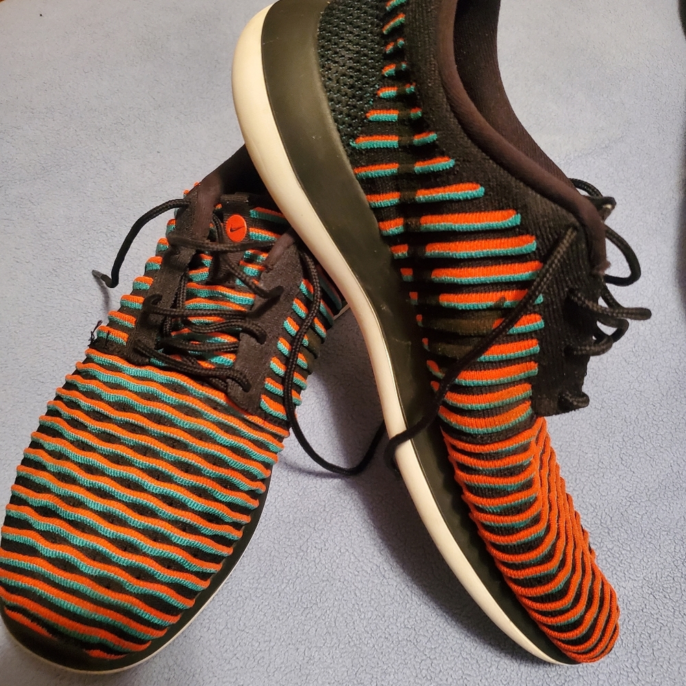 Nike Roshe Two Flyknit Black Bright Crimson - 844833-003